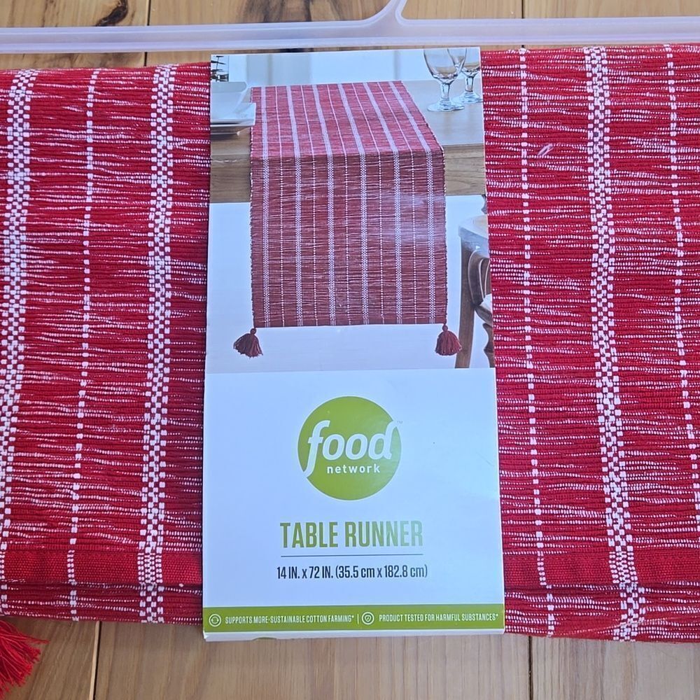 FOOD NETWORK TABLE RUNNER, RIBBED RED STRIPED WITH TASSLES - NEW - Picture 2 of 8